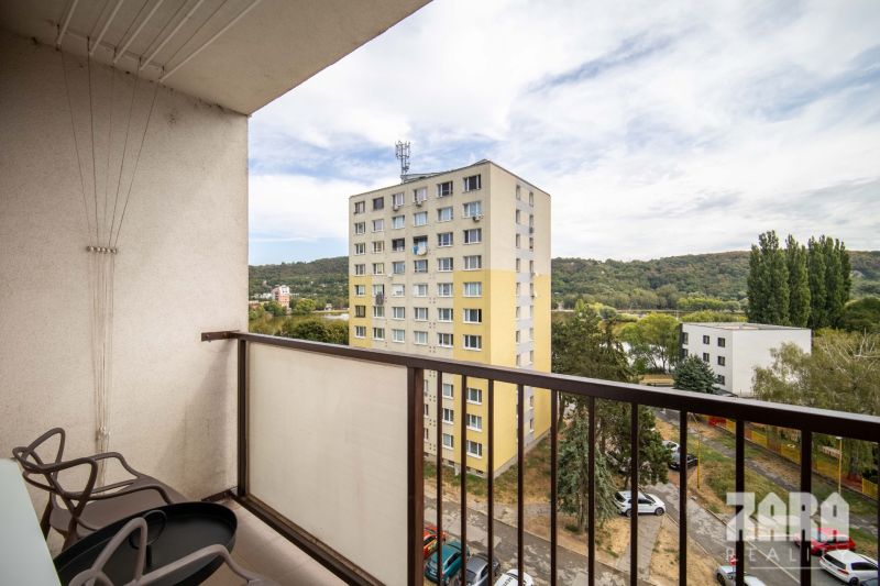 AZOVSKÁ -DIZAJNOVÝ 3-IZBOVÝ BYT PO KOMPLETNEJ REKONŠTRUKCII .73 m2 