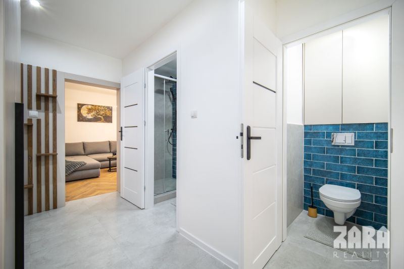 AZOVSKÁ -DIZAJNOVÝ 3-IZBOVÝ BYT PO KOMPLETNEJ REKONŠTRUKCII .73 m2 