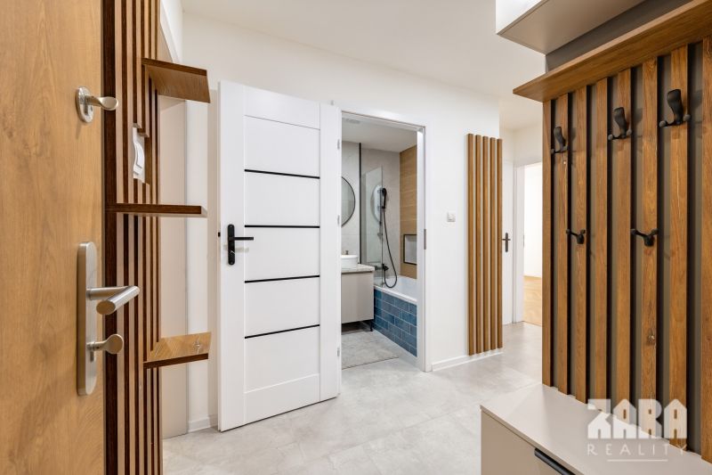 AZOVSKÁ - 3-IZB. BYT  KOMPLETNÁ REKONŠTR..73 m2 + LOGGIA