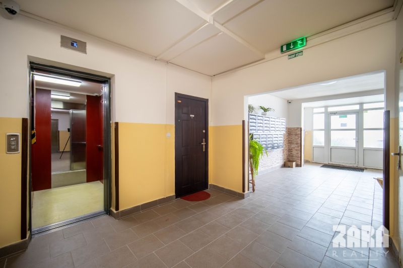 AZOVSKÁ -DIZAJNOVÝ 3-IZBOVÝ BYT PO KOMPLETNEJ REKONŠTRUKCII .73 m2 