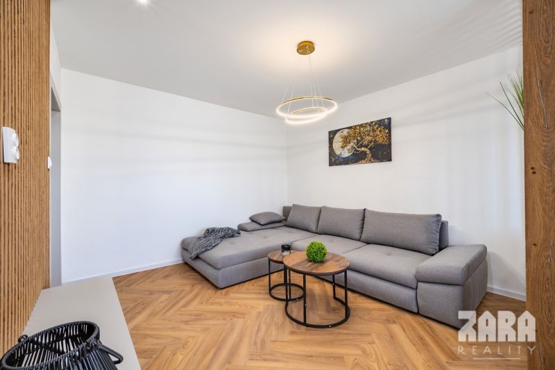 AZOVSKÁ - 3-IZB. BYT  KOMPLETNÁ REKONŠTR..73 m2 + LOGGIA