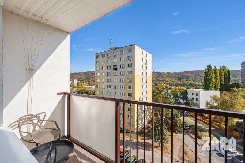 AZOVSKÁ - 3-IZB. BYT  KOMPLETNÁ REKONŠTR..73 m2 + LOGGIA