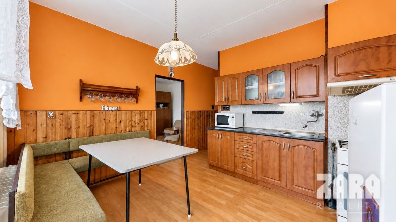  AMURSKÁ - 3 izbový byt, 2 x LOGGIA, VÝHĽAD NA JAZERO, 67m²